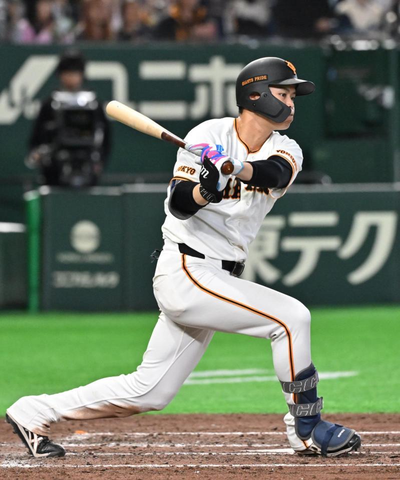 ５回、中山が右翼線に三塁打を放つ