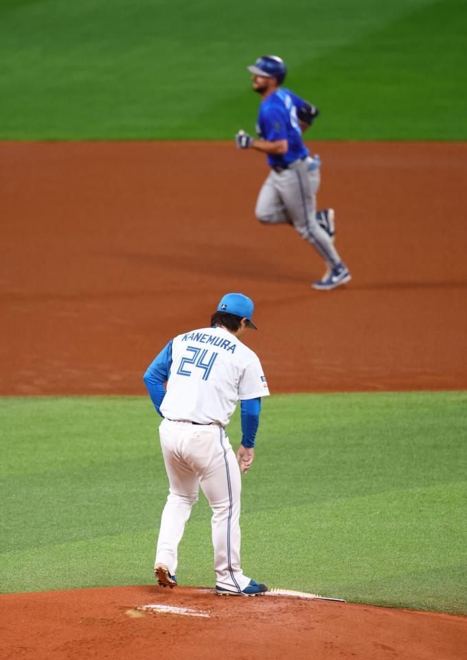 １回、ヒュンメル（上）に先制２ランを浴びる金村（撮影・中島達哉）