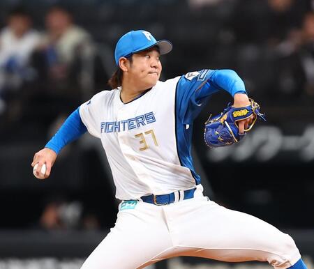 ９回のマウンドに上がった古林睿煬（撮影・中島達哉）