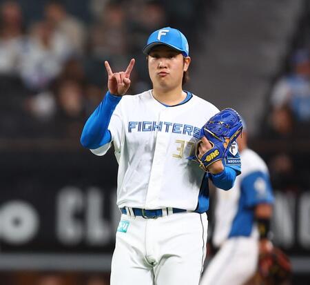 ナインとアウトカウントを確認する古林睿煬（撮影・中島達哉）