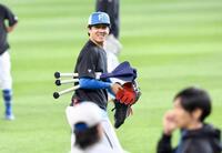 チームに合流し、笑顔を見せる北山（撮影・中島達哉）