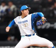 ９回のマウンドに上がった古林睿煬（撮影・中島達哉）