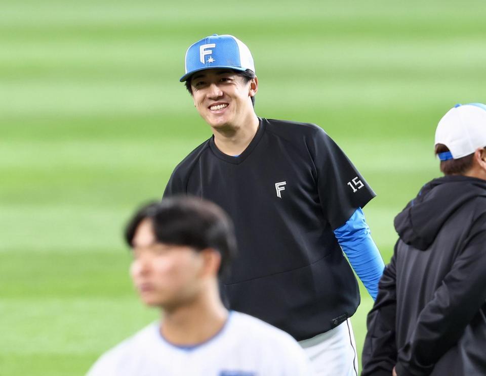 チームに合流し、笑顔を見せる北山（撮影・中島達哉）