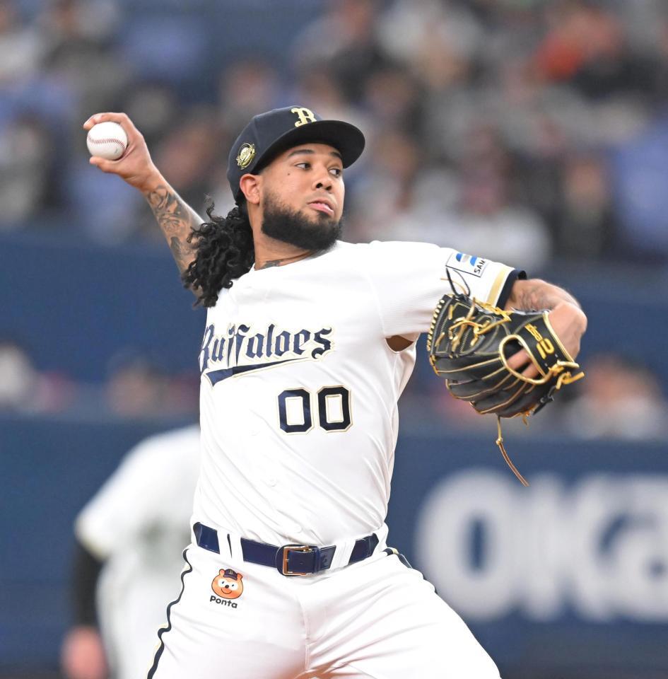 力投する先発のエスピノーザ（撮影・飯室逸平）