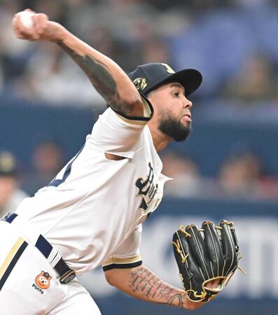 　力投するオリックス先発のエスピノーザ（撮影・飯室逸平）