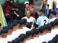 選手宣誓を行った北照・手代森煌斗主将（撮影・中田匡峻）