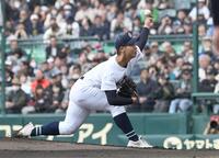 先発し力投する沖縄尚学・末吉