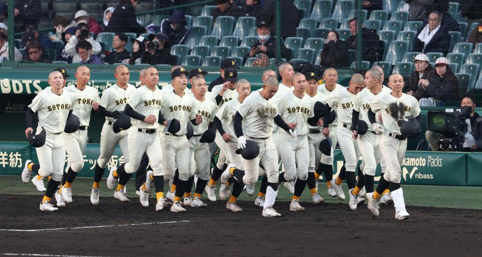 八戸学院光星に敗れた崇徳ナイン（撮影・中田匡峻）