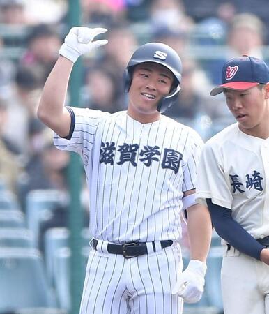 １回、逆転の左越え２点適時二塁打を放ちポーズを決める中野壮真（撮影・開出牧）