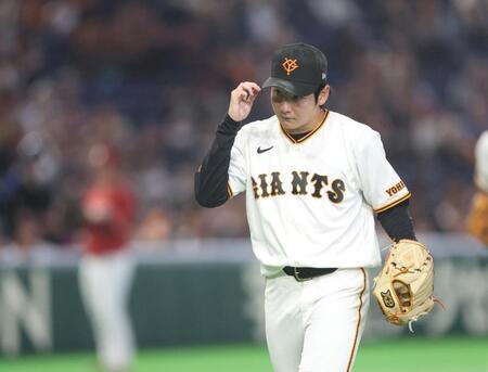 ベンチに戻る竹丸（撮影・石井剣太郎）