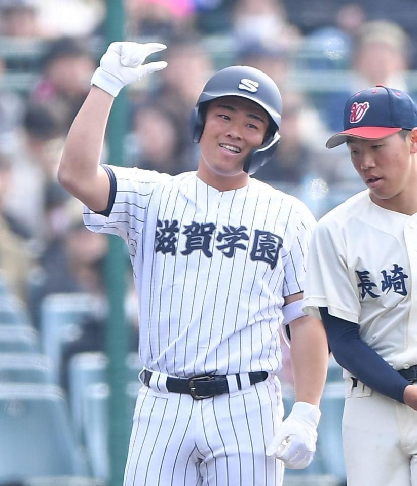 １回、逆転の左越え２点適時二塁打を放ちポーズを決める中野壮真（撮影・開出牧）