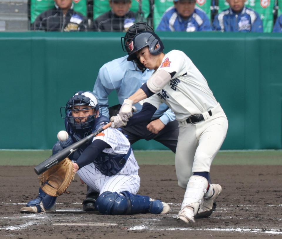 ８回、遊直に倒れる長崎西・楊井慎吾（撮影・中田匡峻）