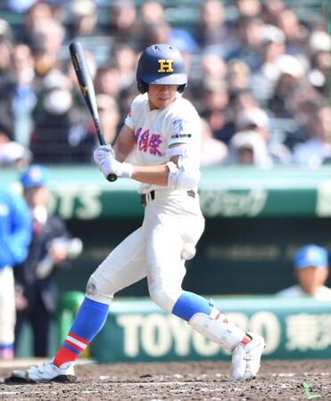 花咲徳栄が珍事から逆転成功　打者がストライクカウント間違えベンチへ→慌てて戻り左前打　押し出し死球などで試合をひっくり返す