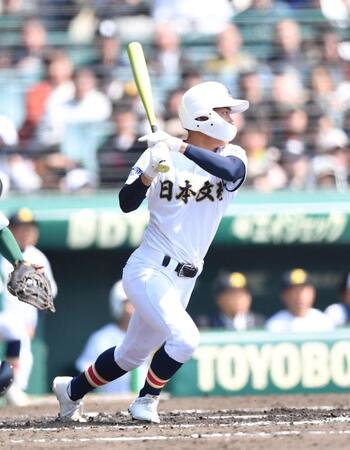 ２回、左前適時打を放つ安達煌栄千（撮影・開出牧）