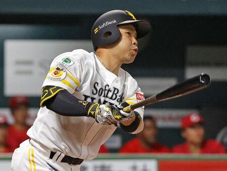 　１回、右越えに二塁打を放つ近藤