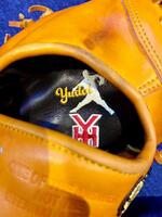 松坂氏のシルエットが刺しゅうされている（家族提供）