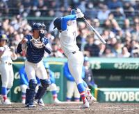 ８回、ストライクカウントを間違えて三振と勘違いし悔しがる市村心（７）＝撮影・開出牧