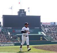 高知農を破り、甲子園初勝利を挙げた日本文理・鈴木崇監督（撮影・中田匡峻）
