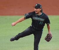 １回、声をあげながら力投する伊藤（撮影・中島達哉）