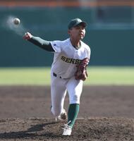 力投する先発投手の専大松戸・門倉昂大（撮影・中田匡峻）