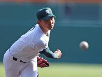 力投する先発の専大松戸・門倉昂大（撮影・中田匡峻）