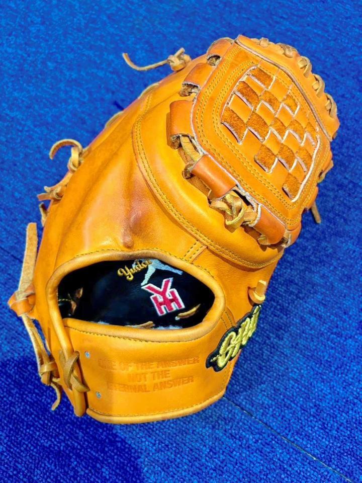 横浜・古畑が松坂大輔氏からプレゼントされたファーストミット（家族提供）