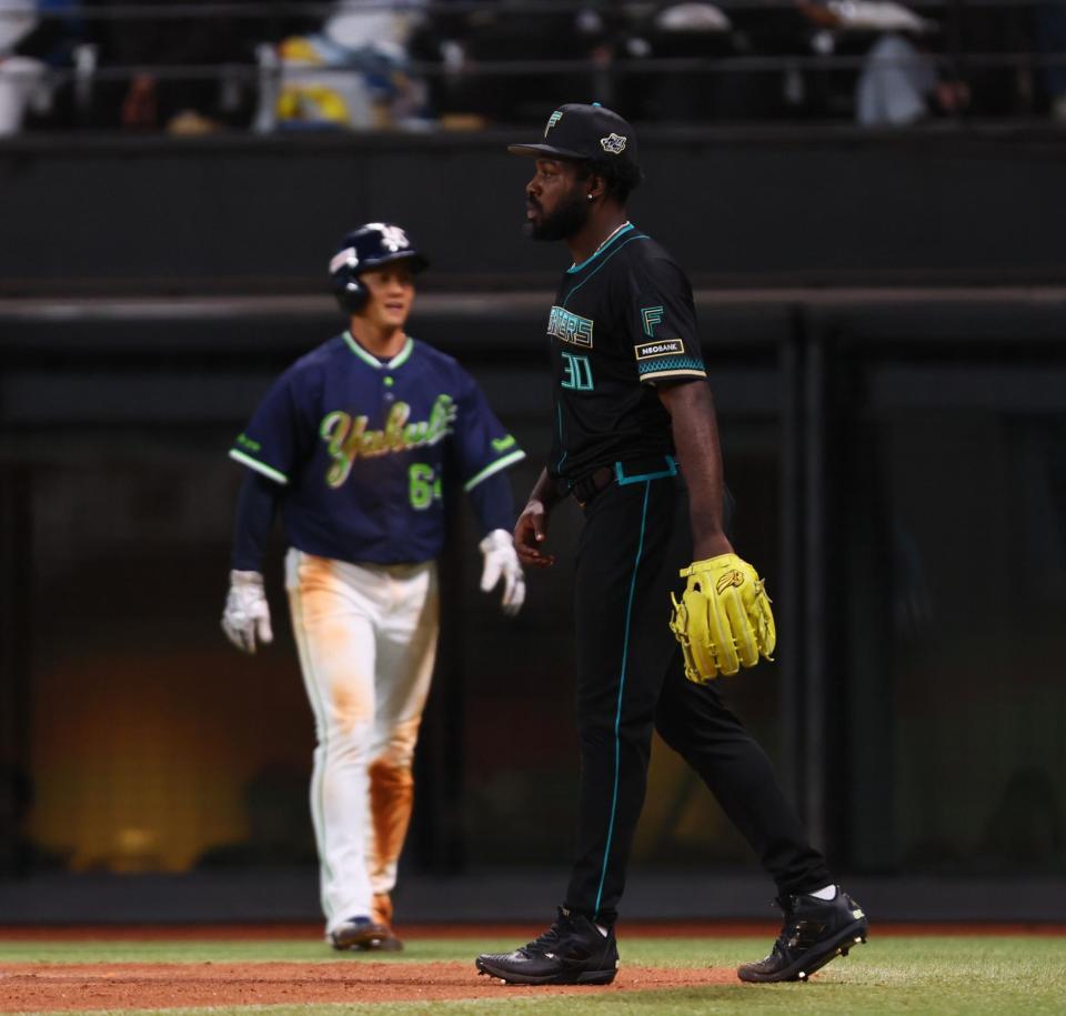 ７回、同点を許したラオ（撮影・中島達哉）