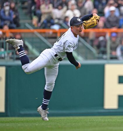 ８回、箕浦の左前打で本塁へ好送球する大垣日大の松井満