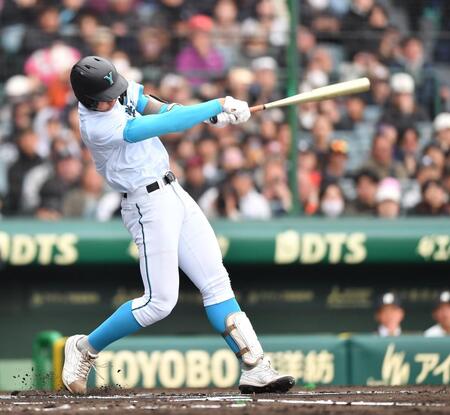 １回、先制の左越えソロを放つ菰田陽生（撮影・開出牧）