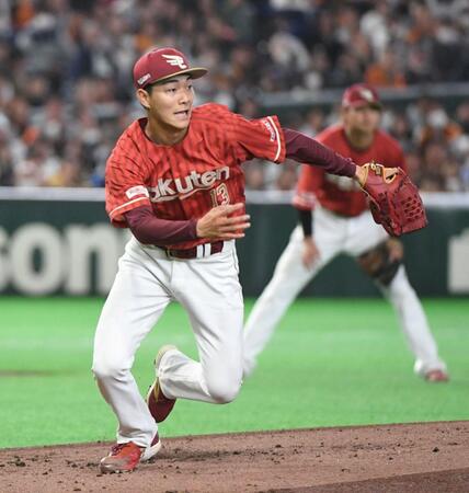 １回、泉口を一塁ゴロに仕留め、ベースカバーに向かう藤原（撮影・佐藤厚）