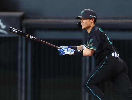 ３回、中前打を放つ清宮幸（撮影・中島達哉）