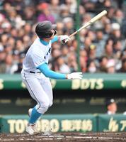 １回、先制の左越えソロを放つ菰田陽生（撮影・開出牧）