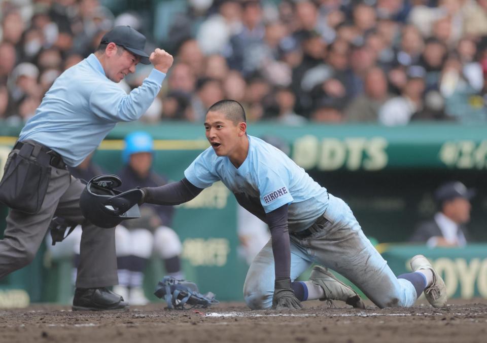 ８回、箕浦の左前打で生還を狙い、本塁タッチアウトになった二走杉本
