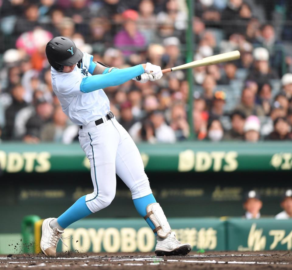 １回、先制の左越えソロを放つ菰田陽生（撮影・開出牧）