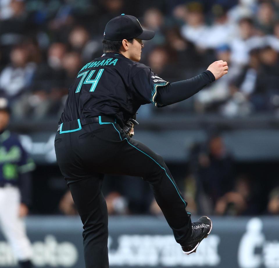 ４回、力投する有原（撮影・中島達哉）