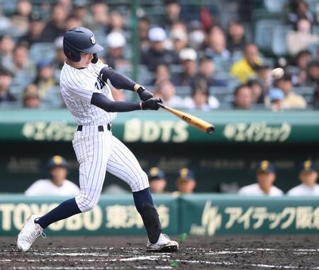 ２回、左犠飛を放つ松本叶大（撮影・開出牧）