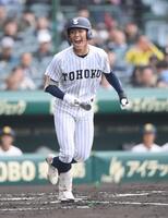 １回、先制の押し出し四球を選び雄たけびを上げる梅田昊青（撮影・開出牧）