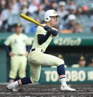 ４回、右前適時打を放つ矢野壮馬（撮影・開出牧）