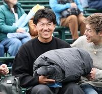 母校の高川学園を応援した阪神・立石正広（撮影・田中太一）