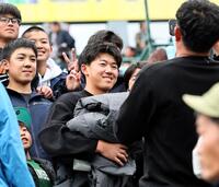 母校の高川学園を応援した阪神・立石正広（撮影・田中太一）