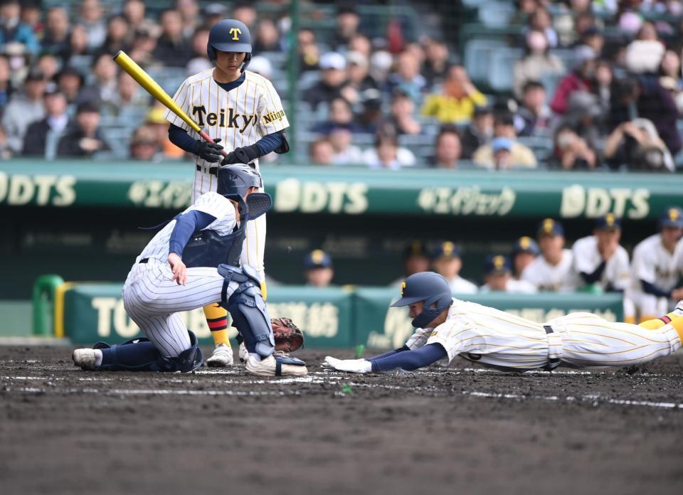 ２回、ホームスチールを狙うもアウトとなる（撮影・開出牧）