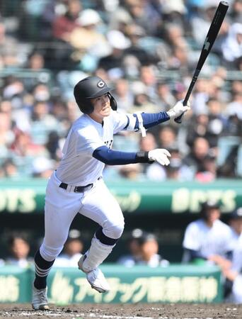 ４回、適時二塁打を放つ森風馬（撮影・開出牧）