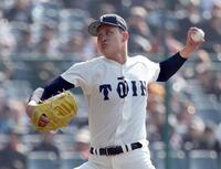 熊本工打線相手に力投する大阪桐蔭先発の川本