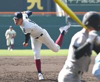 熊本工打線相手に力投する大阪桐蔭先発の川本