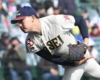 滋賀学園戦に先発する八戸学院光星・岩崎