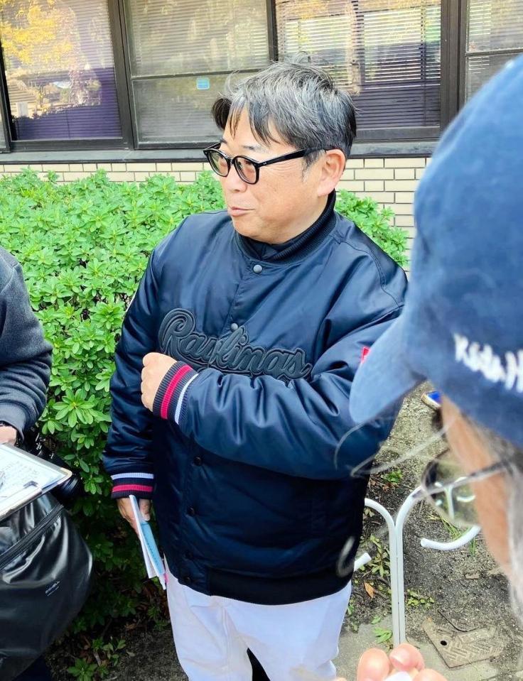 練習後に取材に応じた山梨学院・吉田監督