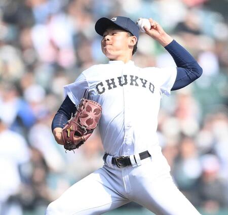 　５回途中から登板し、好リリーフを見せた中京大中京・太田