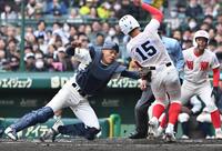 ７回、八木の右前打で本塁を狙った二走中川を右翼手からの好返球でタッチアウトとする捕手川本