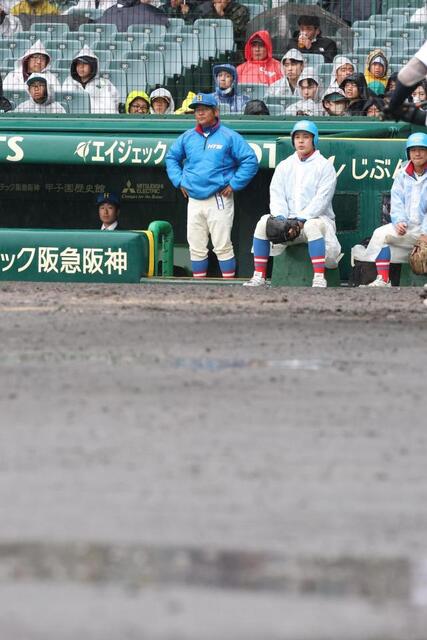 無失策の守備陣に「少々の雨でも練習はしますから」と花咲徳栄・岩井
