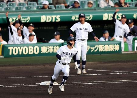 １回、右越えに先制ソロを放つ大垣日大・竹島黎乃（撮影・山口登）